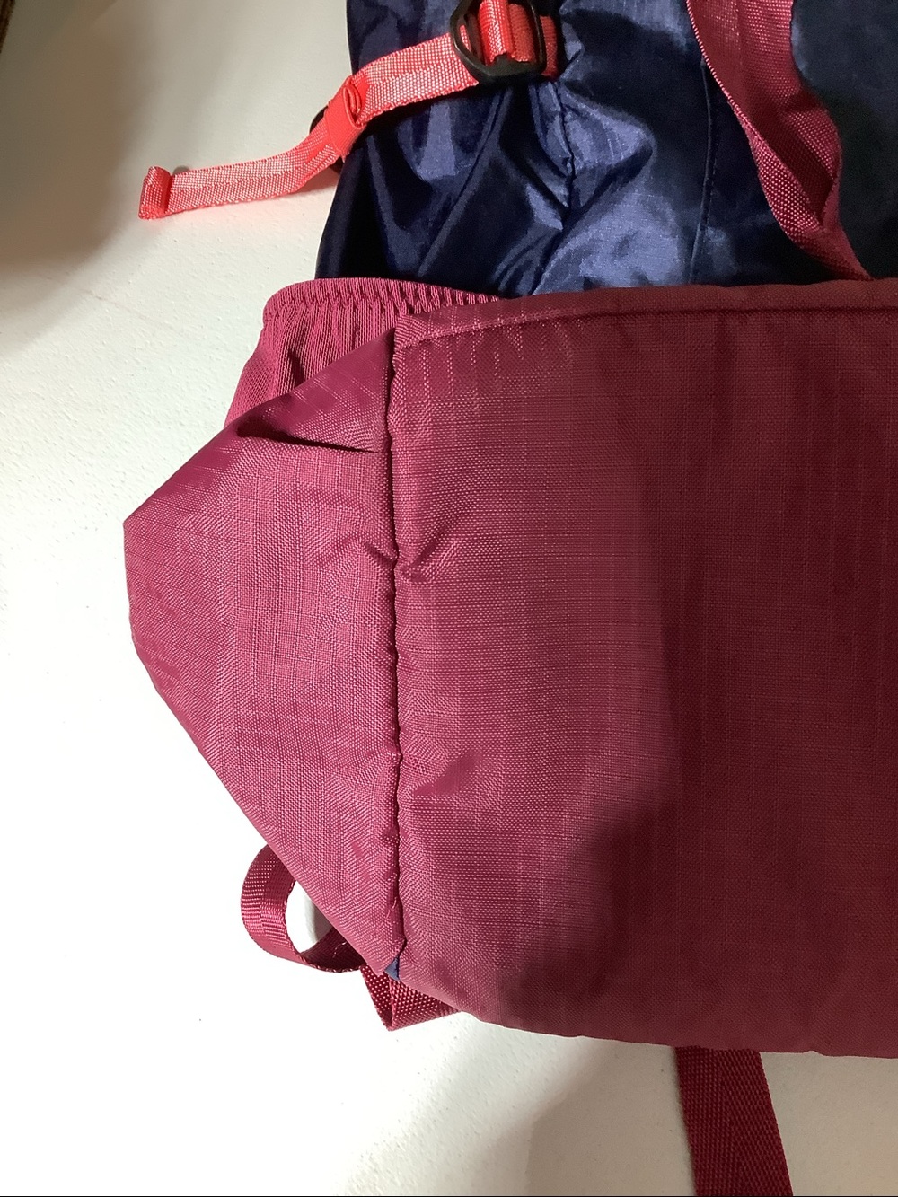 Patagonia Lightweight Travel Tote Pack in Navy/Burgundy - Picture 7 of 7